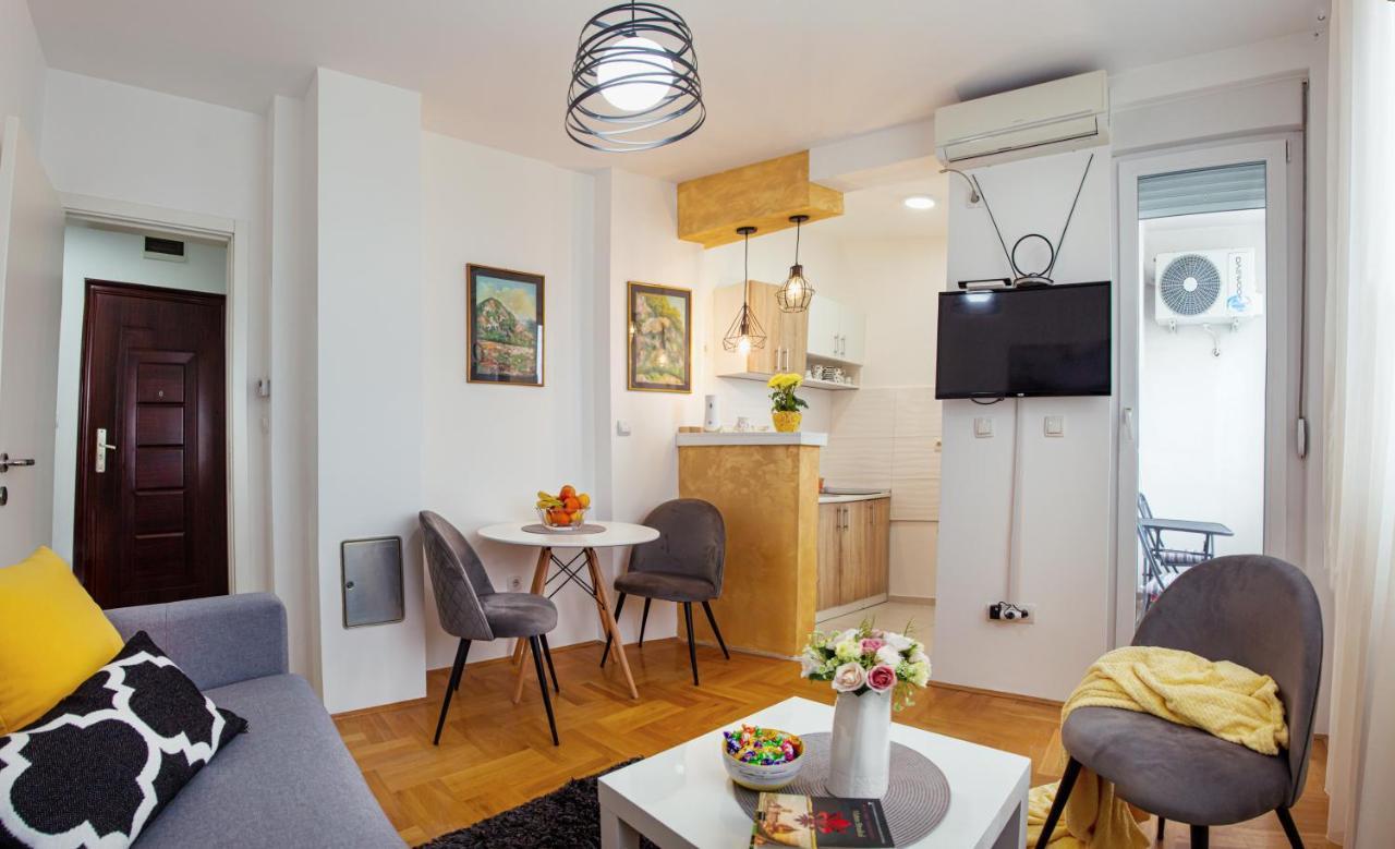 Apartman Mia Σρέμσκα Μιτρόβιτσα Εξωτερικό φωτογραφία